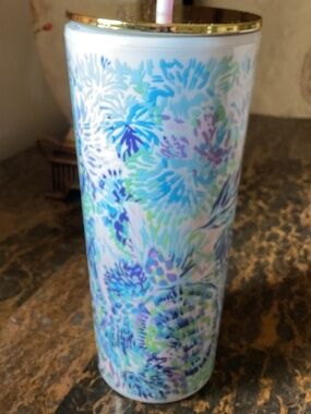 NWOT Lilly Pulitzer Straw Blue Beach Tumbler
